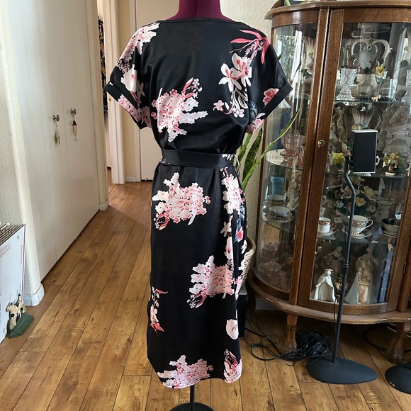 Ecowish Floral Dress - Picture 5 of 5